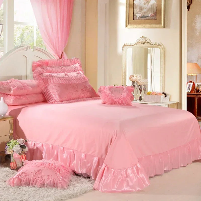 Red Jacquard Satin Bedding Sets Luxury Royal Princess Wedding Heart-shaped Lace Duvet Cover Flat Sheet Bedspread Pillowcases