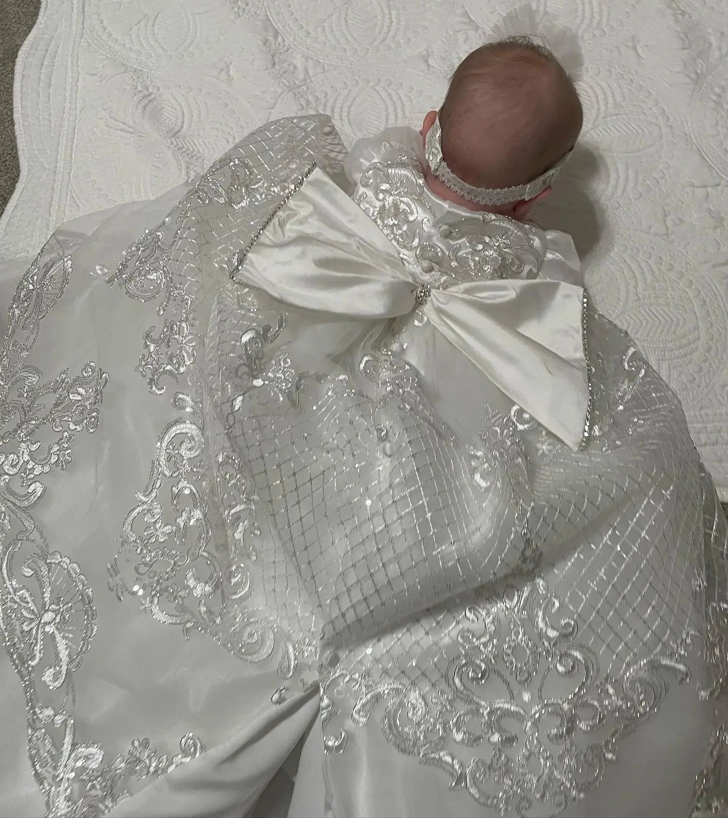 White Satin Christening Gowns for Baby Lace Tiered First Communion Dresses with Bow Luxury Infant Toddler Girls Baptism Dresses