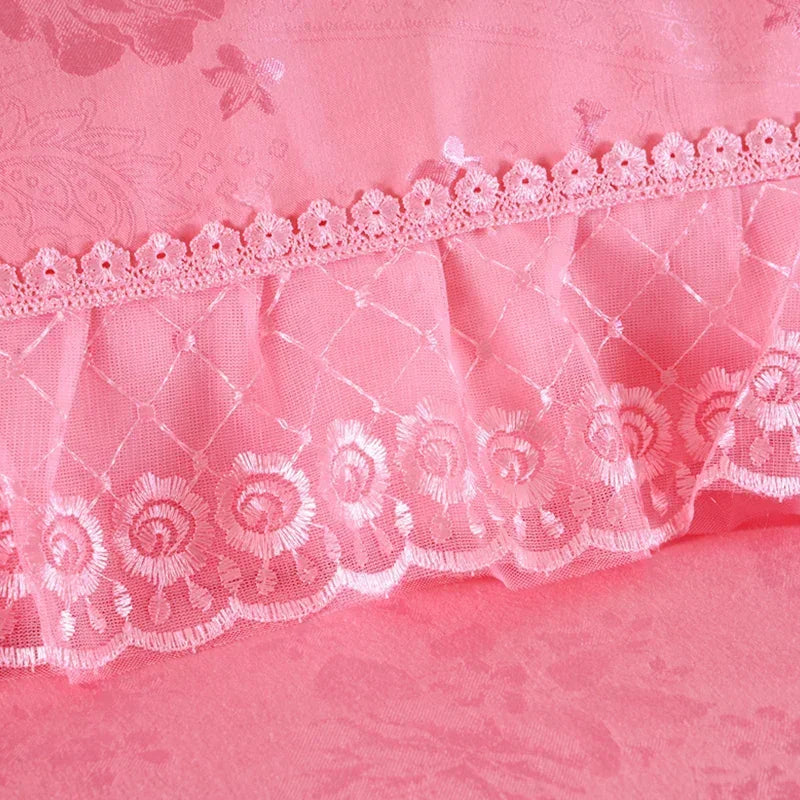 Red Jacquard Satin Bedding Sets Luxury Royal Princess Wedding Heart-shaped Lace Duvet Cover Flat Sheet Bedspread Pillowcases